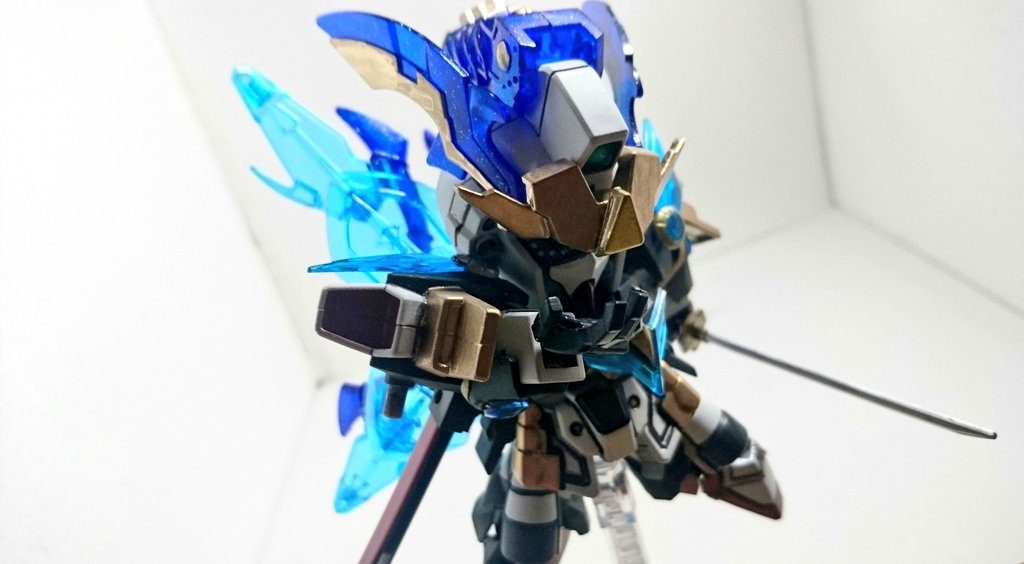 陸遜ハンドにプラサポのボールを突っ込んで肉抜き穴を埋めて平手を製作。
わるそう。
鞘を固定するためのパーツ(リアル侍でいう帯)はプラサポのなんかで製作されています。