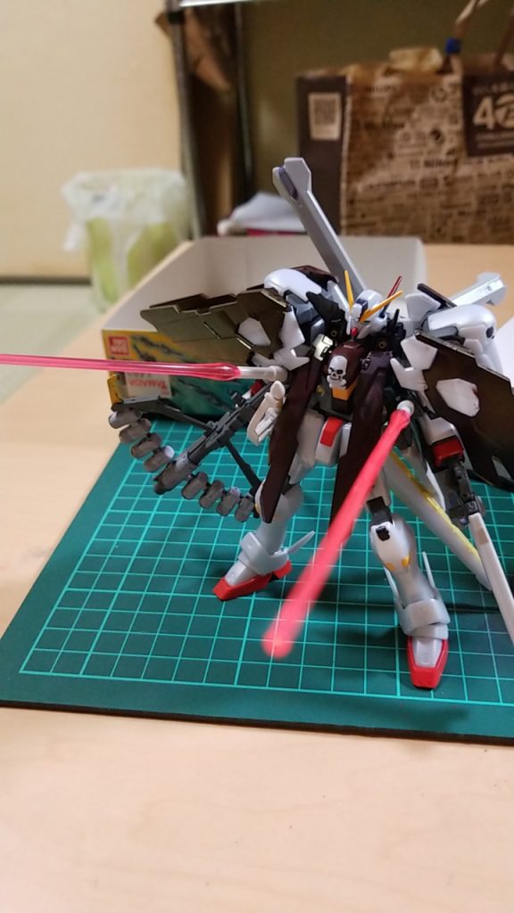 魔王のバックパックを使ってるのでアームサーベルを動かして固められた時に使う、設定です。