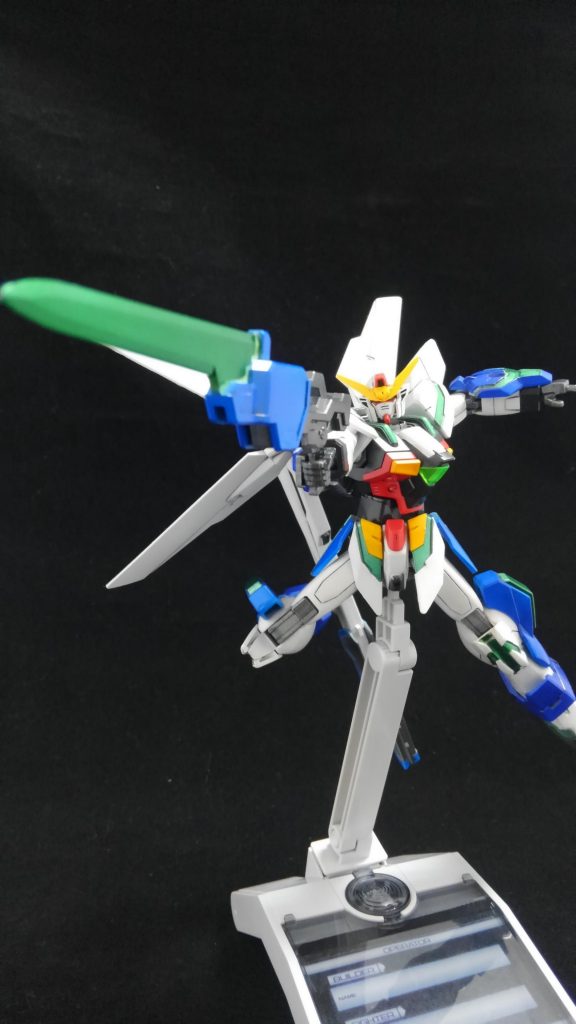 ウェポン1:アクセルガンブレード
本機のメイン装備のひとつ。
近接と中距離に対応出来る武器であり、射撃の際には、カッター状のビームを発射する。刀身にはビームコーティングが施してある。