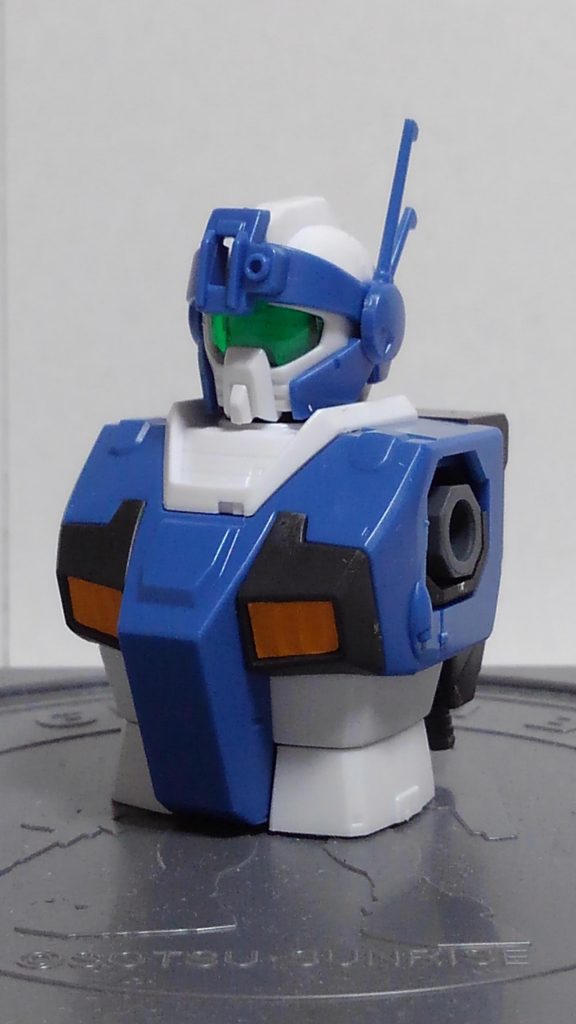 胴体。背中は3mm×2のユニバーサル規格。