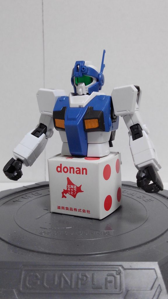 両腕。それぞれ3mm穴あり。