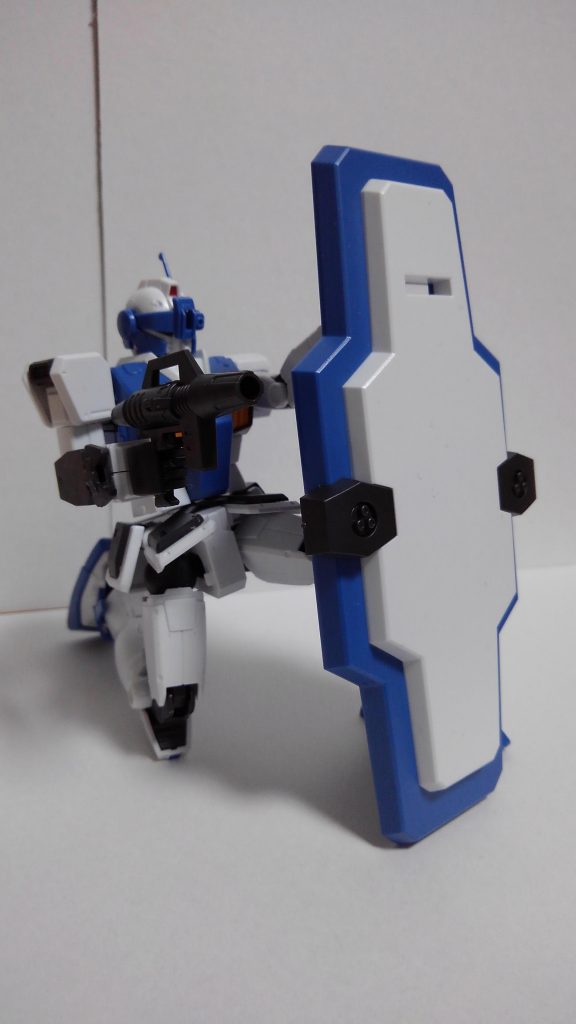 ビーム・スプレーガンとガーディアンシールド。ビーム・スプレーガンにはスナイパーカスタムの左脚にマウントするためと思われる凸部分あり。