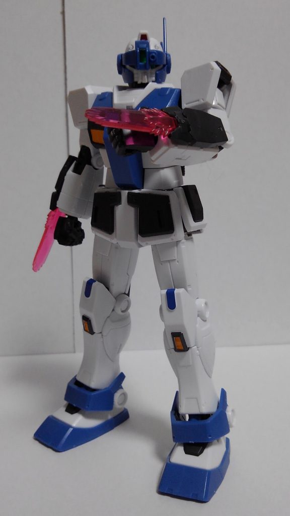 マウントした状態でビーム刃を付ければユニコーンガンダムのビームトンファーのような感じに。