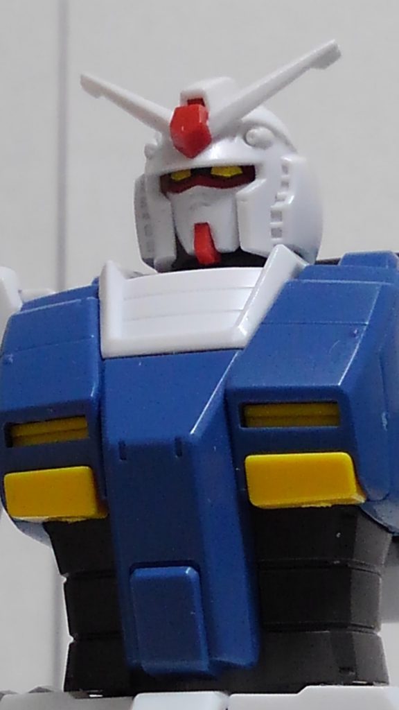 頭部&胴体アップ。実戦配備に伴いバイザーはオミットされた。