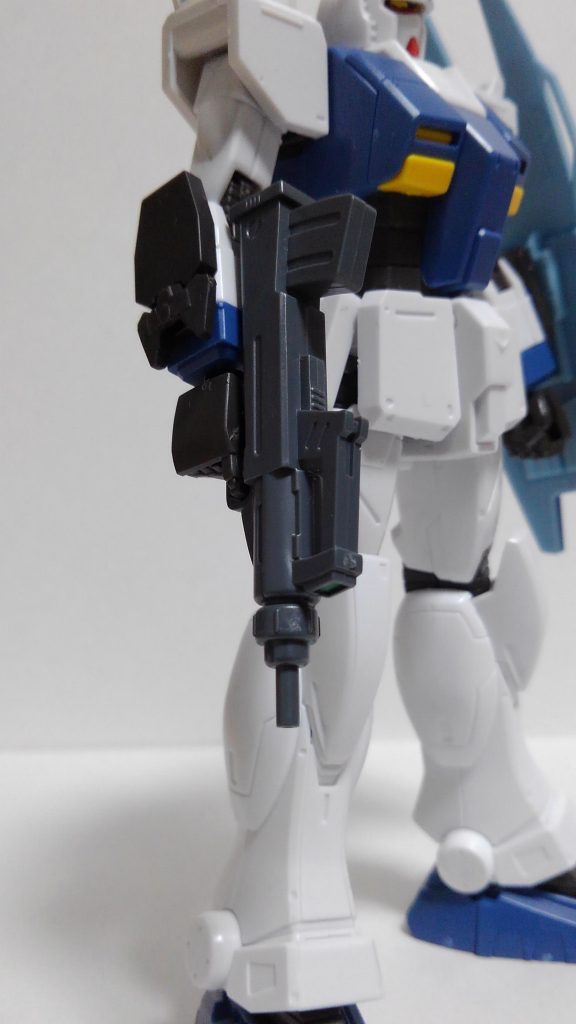 主兵装の90mmプルパップ・マシンガン。取り回しに優れた実弾射撃武装。