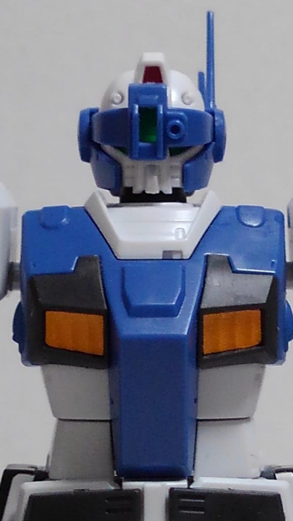 頭部&胴体アップ。スナイパーカスタムの名残でバイザーを下ろすと精密射撃が可能になる+バルカン砲が使える。