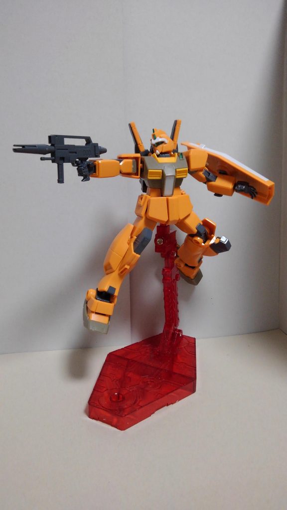 余剰パーツとのミキシング。ミサイルは外してシンプルに指揮官機っぽく。