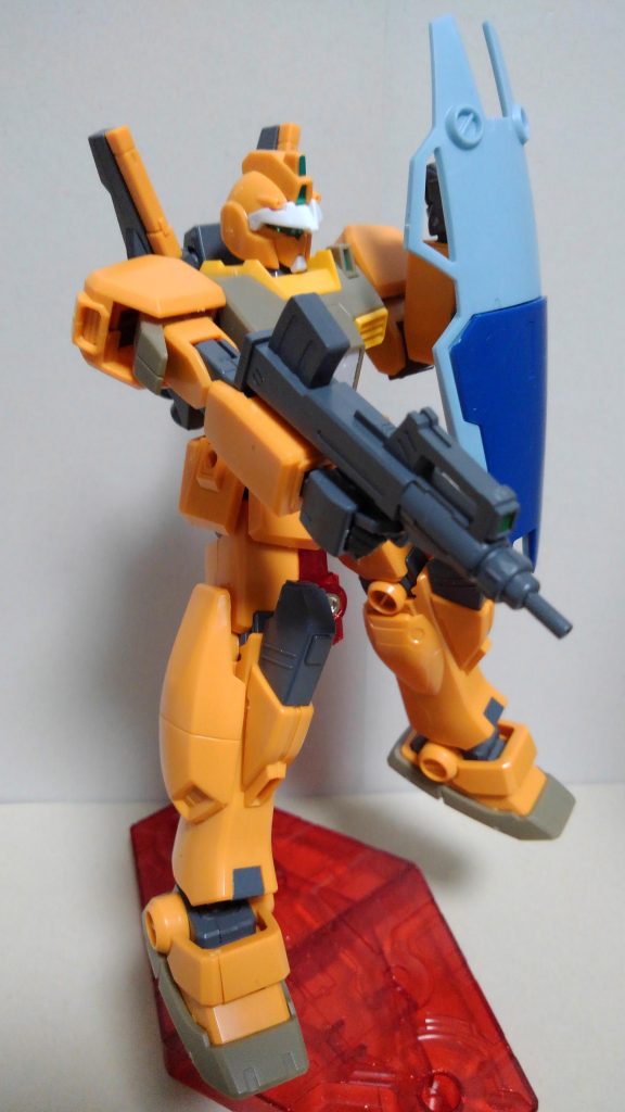 90mmプルパップ・マシンガン＆ジム・スナイパーⅡシールド。ポージングは08MS小隊のガンダムEz8を参考にしました。