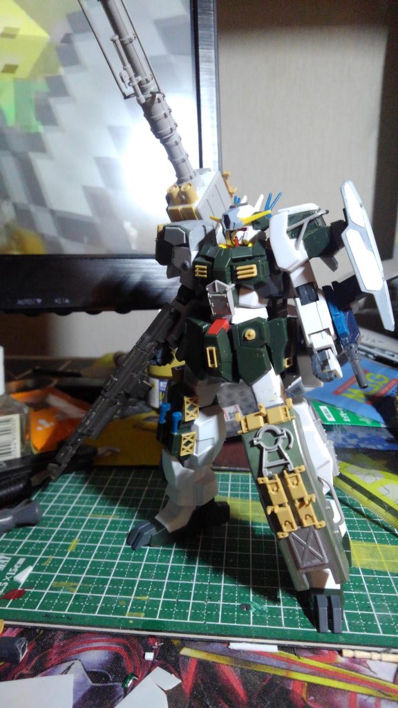 塗装前です。ノリと勢いで作っていますのであちこち汚いのですが。