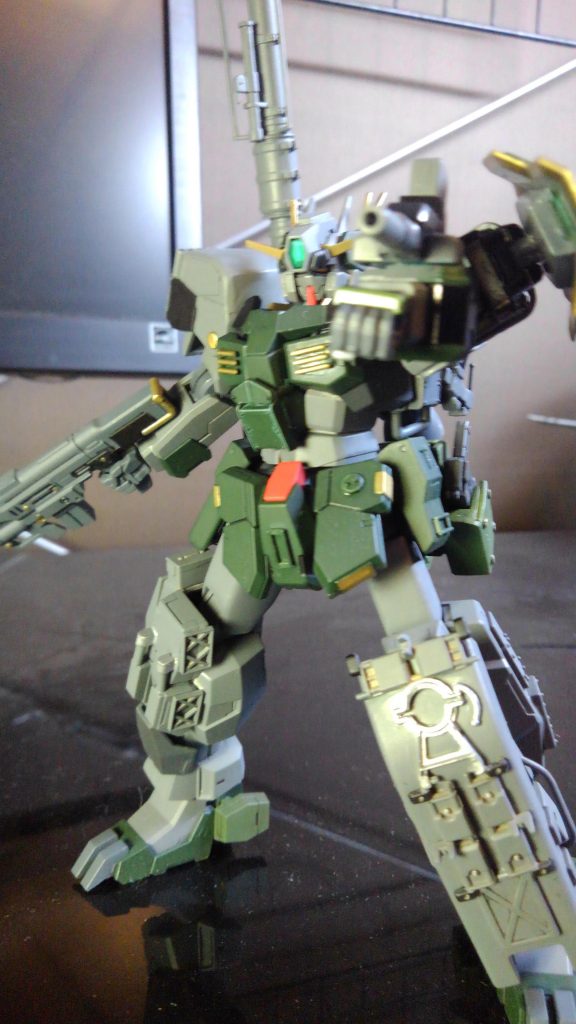 左腕にはマシンガンユニット。サバーニャなのに実弾武装ばかりです(笑)