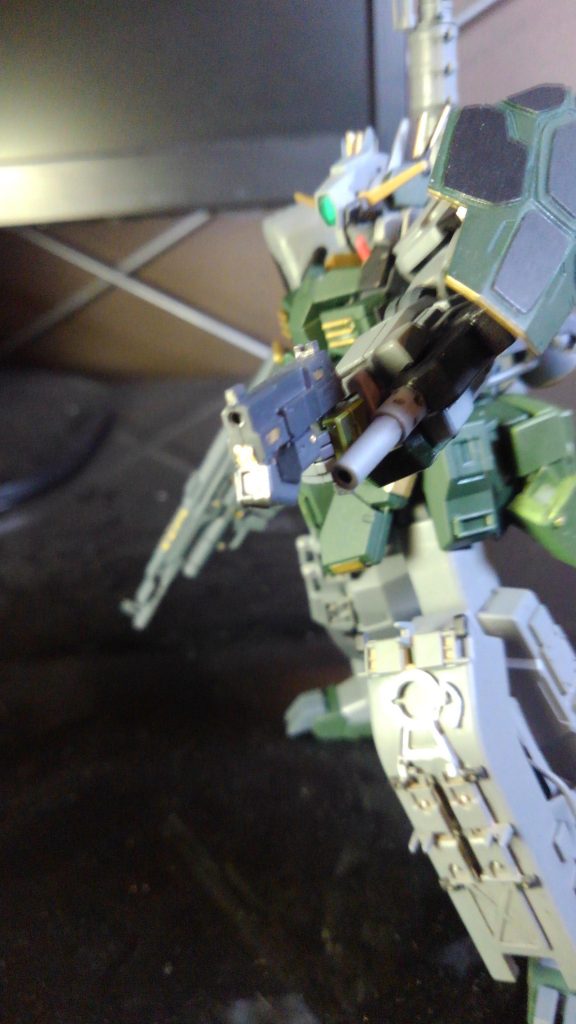 分かりづらいですがピストルには照星をつけてます。