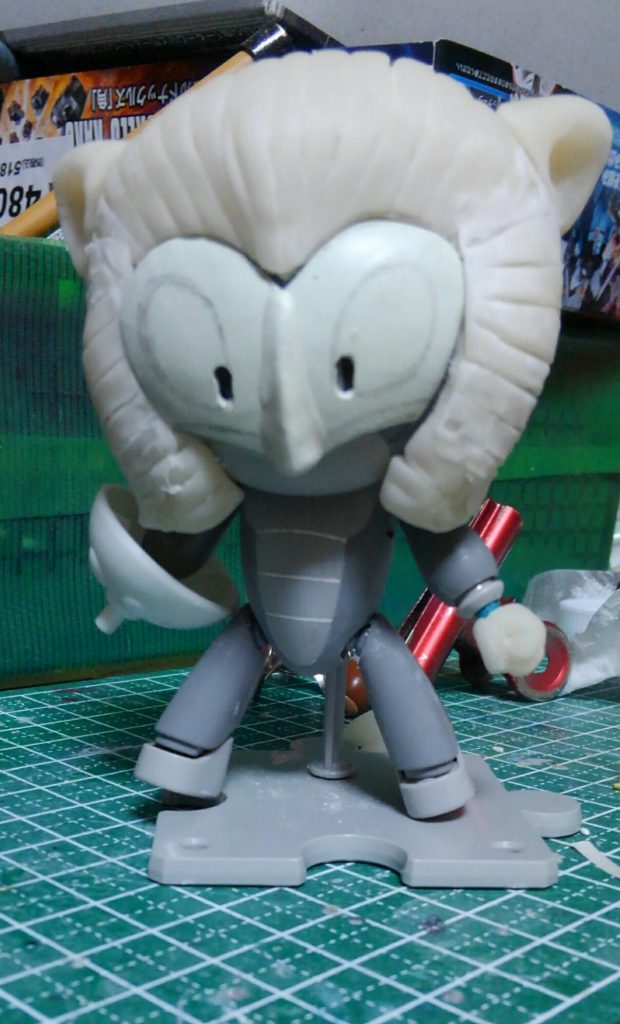 今回初めて樹脂粘土を使ってみました。エポパテと違って盛ったり削ったりがしづらいのと、髪の毛作った事が無かったので苦労しました(^_^;)