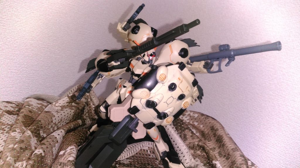 武装2
シールドとシザーシールドを組み合わせると防御面積の広いタワーシールドになります。