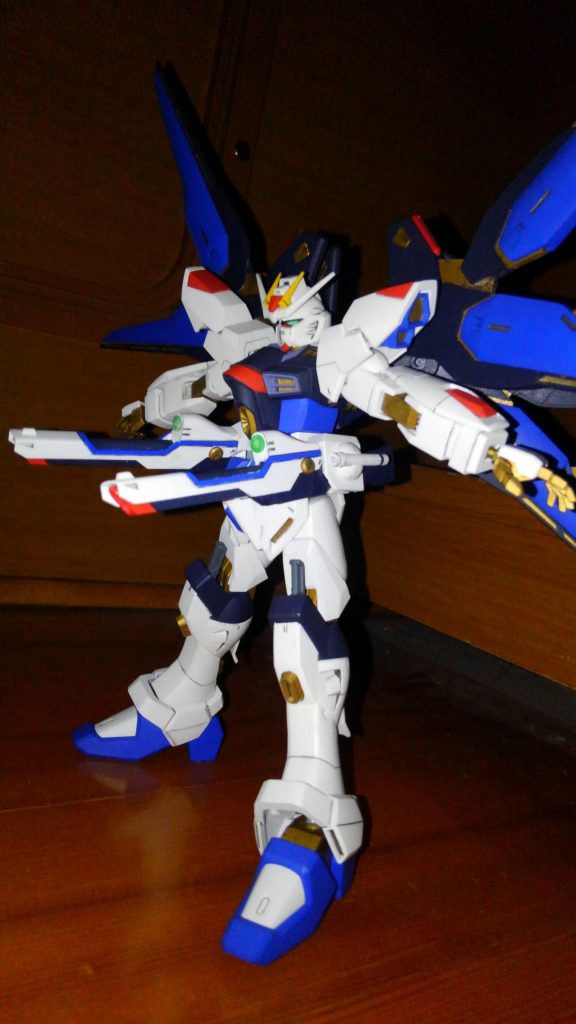 肩アーマーに拙い技術で可動仕込んだ為に安定してません( ・∇・)