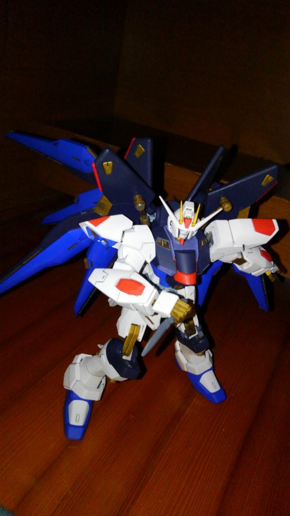 ストライクと言えばナイフが無いと!
と、言うわけで膝アーマー裏にアーマーシュナイダーをばヽ(・∀・)ノ