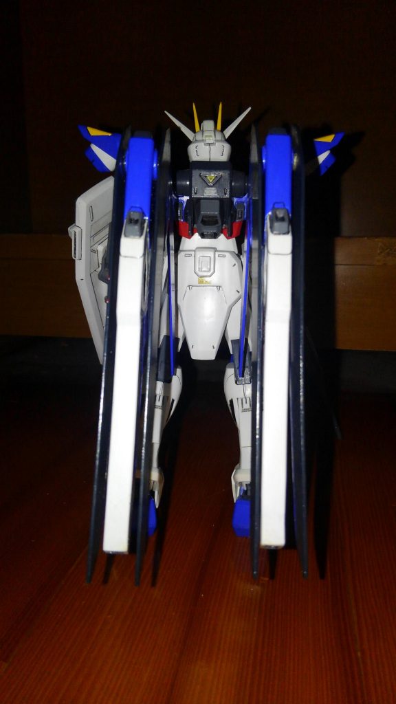 背面。
バラエーナの展開時のデザインが気にくわなかったので銃身を上下逆転しています\(^o^)/