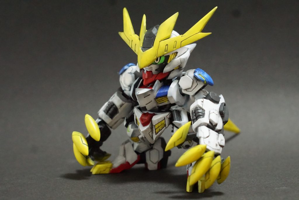 腕は大きく、爪は長く、目つきは悪く。
目線は差し替えで変更可能。