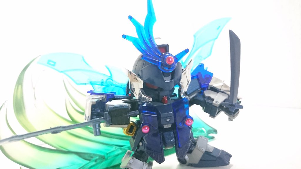 (追加写真)
ブルーガンダムの鎧は切り貼りせず、そのままにしておくことで陣羽織のような印象が加わり、武者頑駄無から見た目を変化させることができたと自負しています。