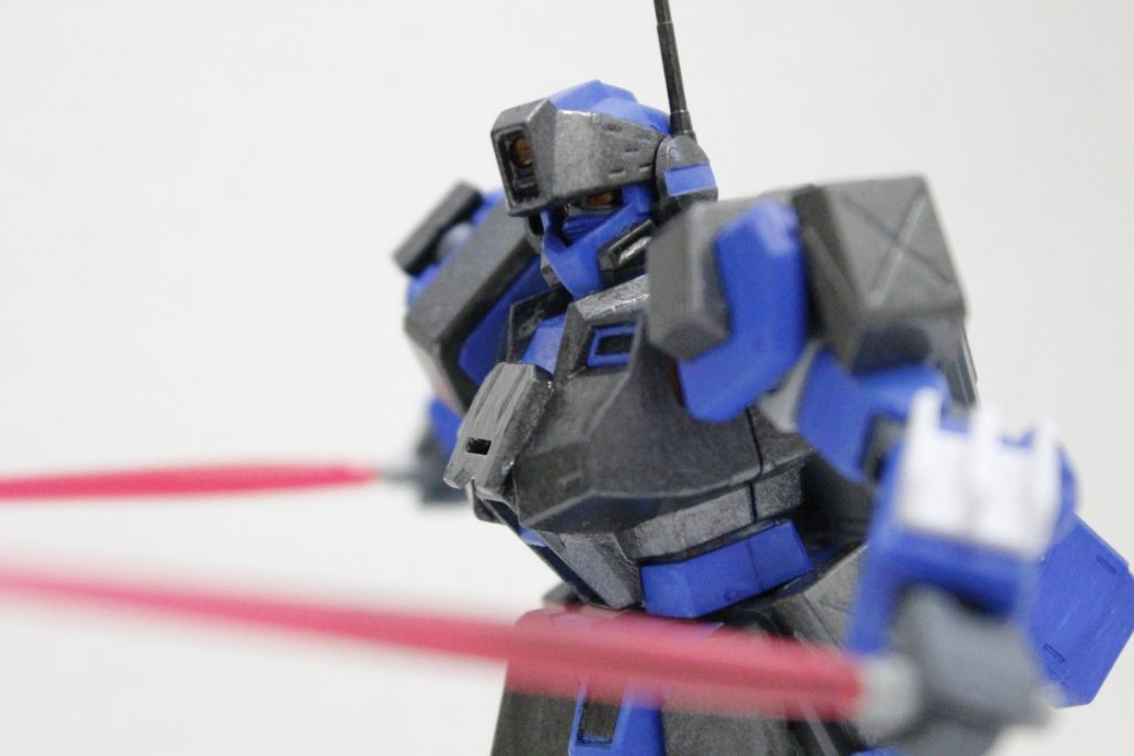 頭部は中身をくり抜いてEz-SRの顔を埋め込んでいます。