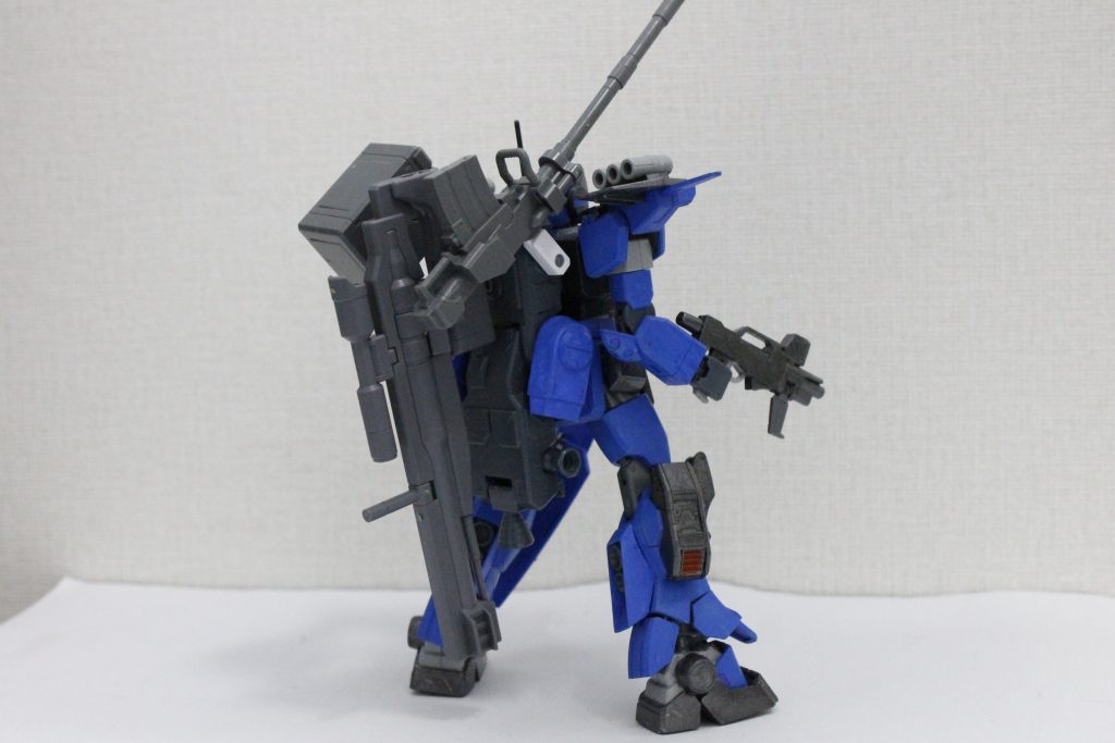 バックパックにはK9の大型ライフルを装備。