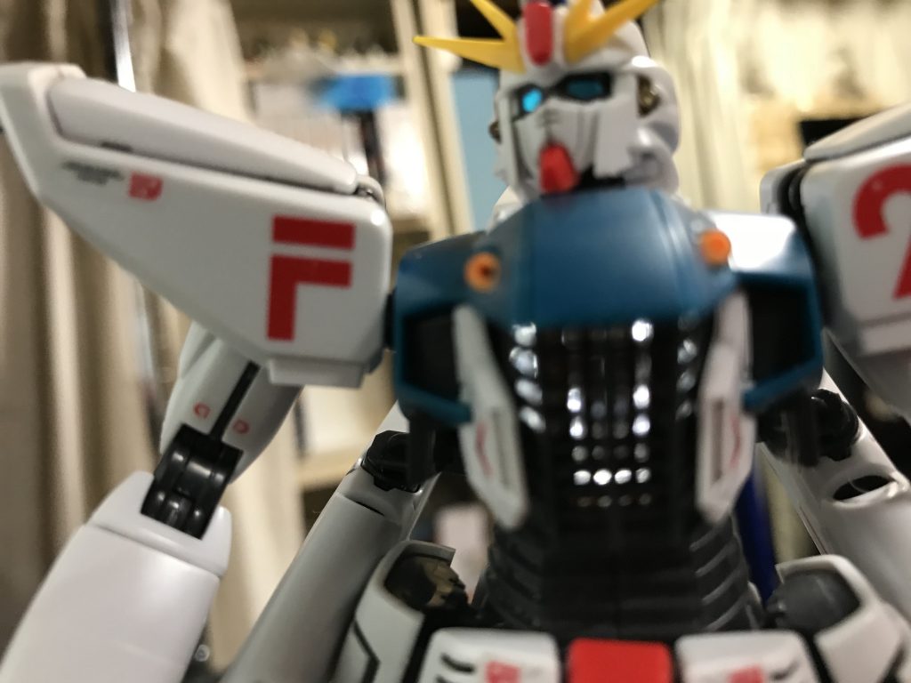 コックピットも光る。憎い奴！