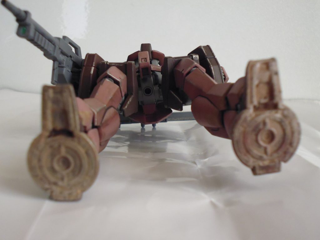 足裏です。それ以外にも地上戦らしさを出すためウェザリングを施しています。