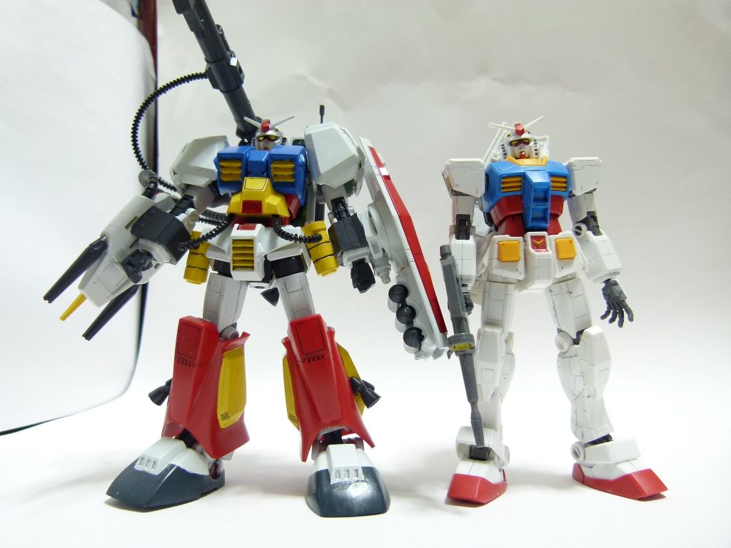 G30thと。当時最新のHGガンダムでした。