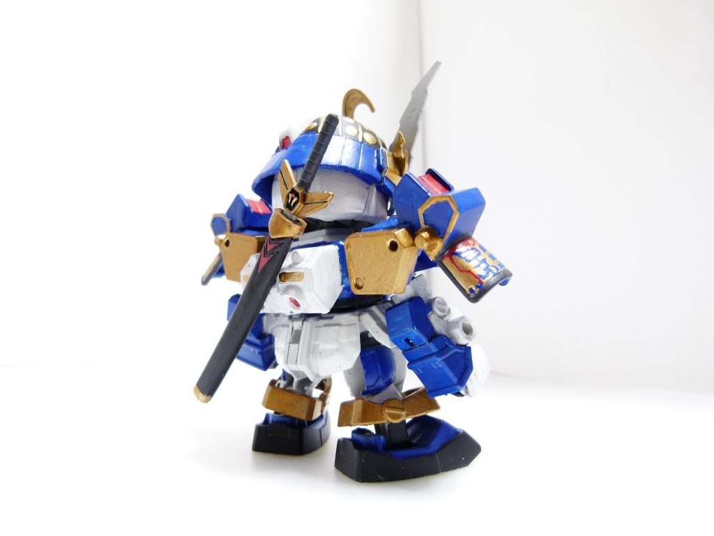 後ろ。
ＢＢのアレックスに武者鎧を取り付ける方式だったので今回もそれにならいます。アレックスっぽく塗装。
カブトもそのままだったので少しはみだし気味かな。