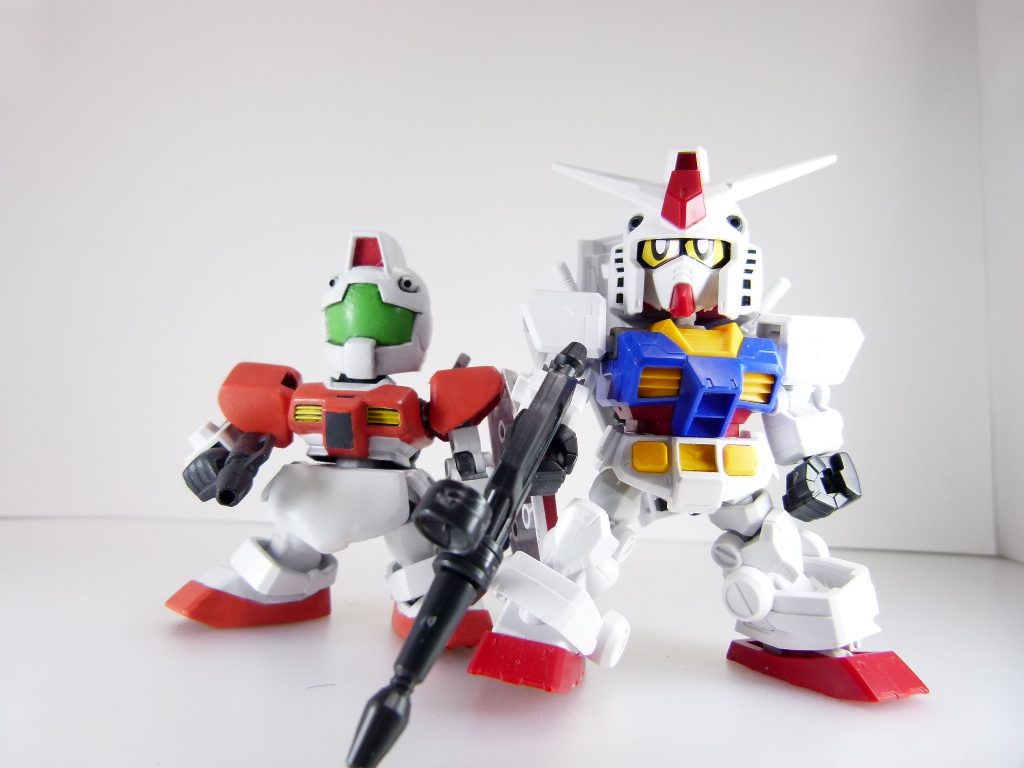 そこに駆けつけるガンダム(SDCS、下半身CSフレーム)。
適度に大きさの差が出て良い感じです。
