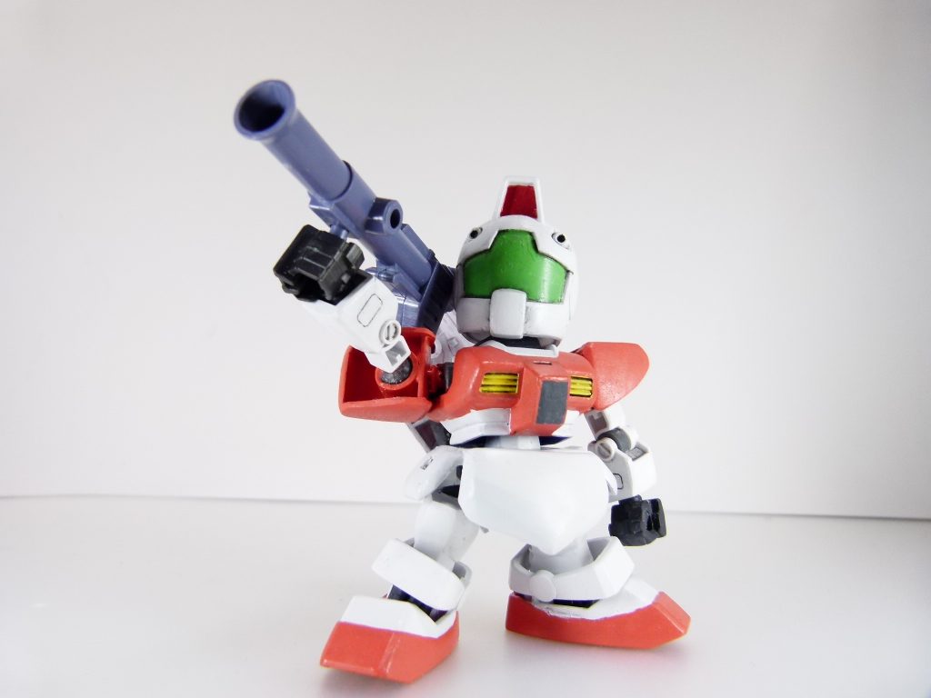 手首の予備はなかったので、「レジェンドBB コマンドガンダム」の右手に付け替え、「ケロロ軍曹プラモコレクション クルル曹長」からバズーカを拝借。