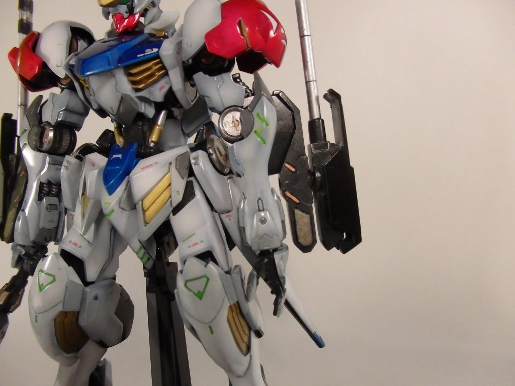 装甲は分割線ごとに色を塗り分けて情報量を増やしました。