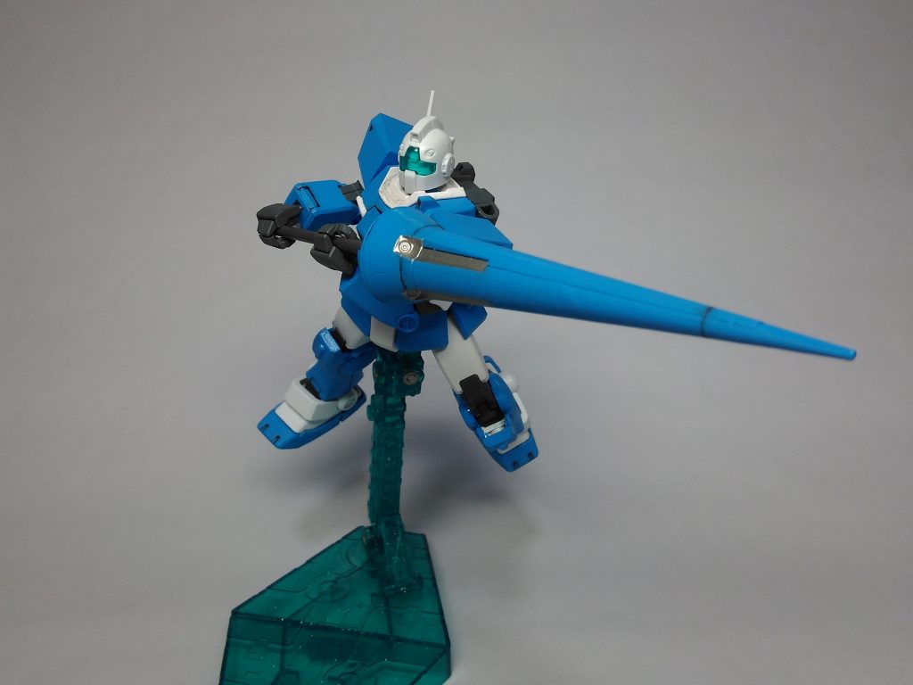 ジムⅡ本体もアクリジョンのスカイブルーを筆塗りで。白い部分は成型色のまんまです。