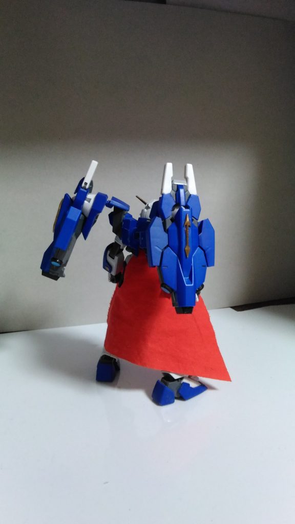 背面です。騎士をイメージしてちょっと装飾っぽいものを貼り付けています。背面の3mm穴は空いているので、他3種のパックも併用できます。