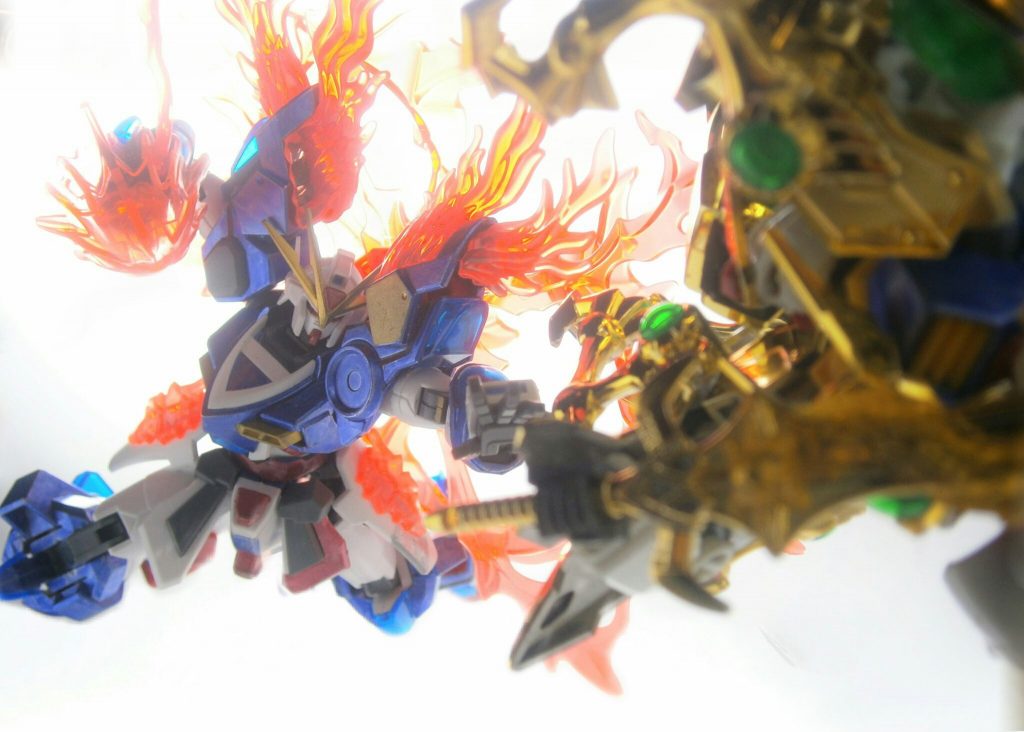 肩と腰サイドアーマーにトライバーニングのパーツを増設してます。