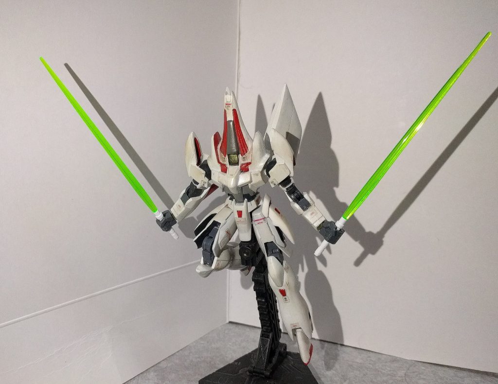 以上、トーラスでした
腰が可動しないのが惜しい所ですが、腕と脚部が十分に動けばある程度はそれっぽく動かせるので造形の良さも含めてこれで満足してます