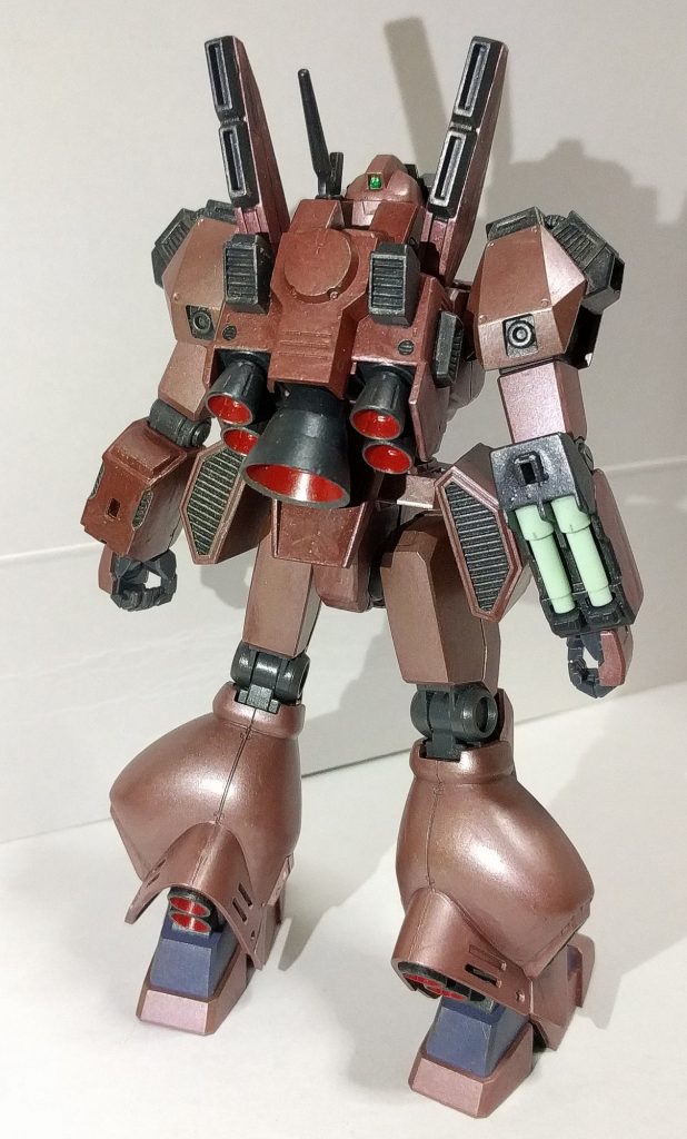 通称 AタイプことR型を素体にして他のジェガンタイプの機体のパーツなどを組み込んだカスタム機、主に外装部を改造したのみで関節部などの可動箇所には手を加えてません