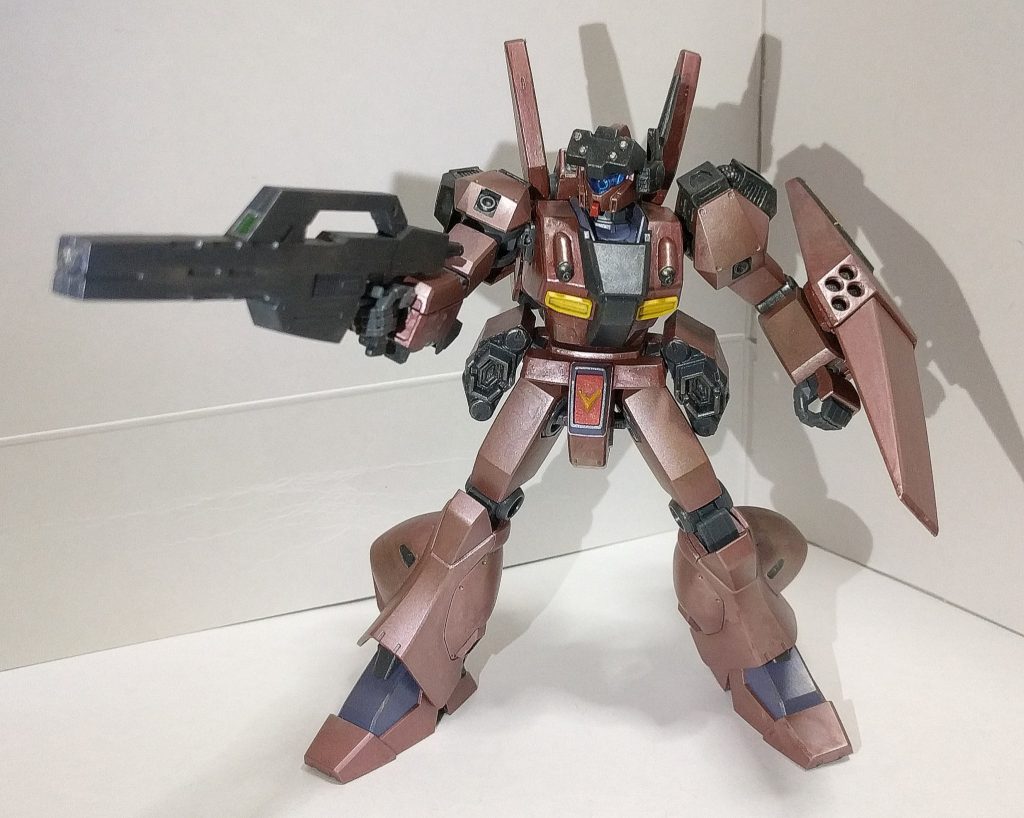 ビームライフル及びシールドもR型の物を塗装し使用、実はこのデザインが好みなのもあって本機を選んだというのもあったりします