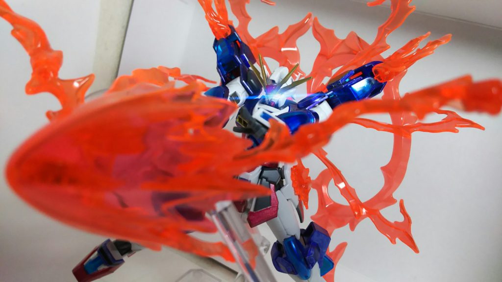 鳳凰をイメージしたエフェクトパーツ。
キックエフェクトで背中の炎パーツを挟み込む形です。