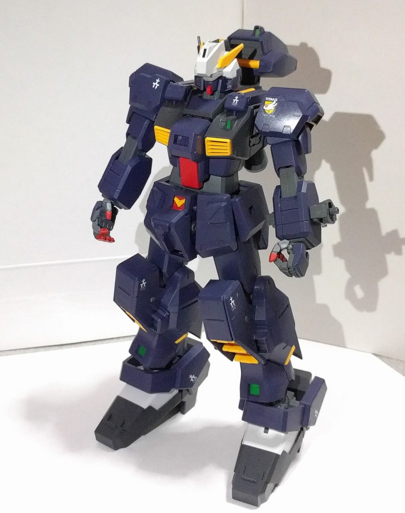 その前にこちらのヘイズルも紹介
アドバンスドヘイズルのみでここまで製作出来ます、バックパックのパーツが全て付属しますがセンサー部のシールは無いので塗装する必要があります