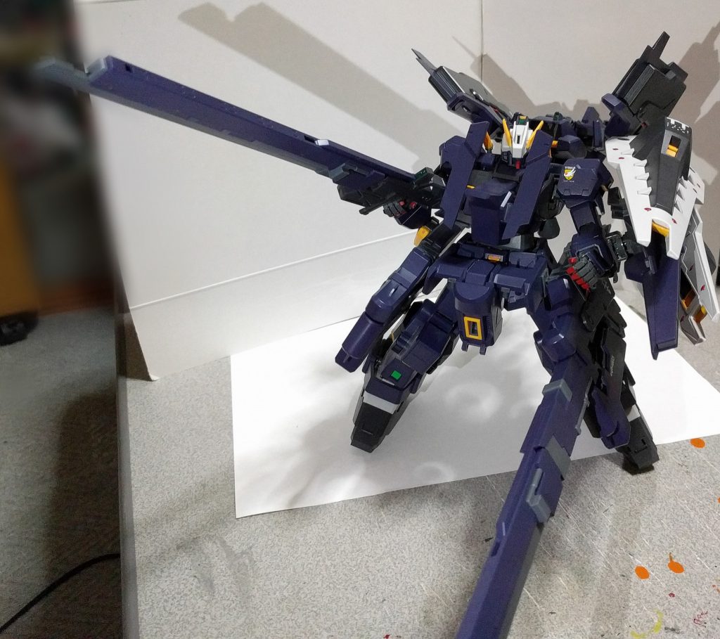 台座無しでも自立は出来ますが、派手なポーズはとらせ辛いです