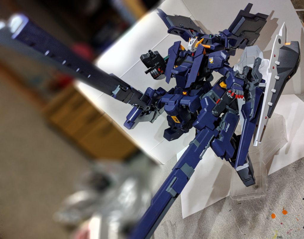 なのでアクションベース01等を使うとそれなりに動かし易くなります、但し重さがある関係上、台座の方も少し工夫したほうが良さそうです