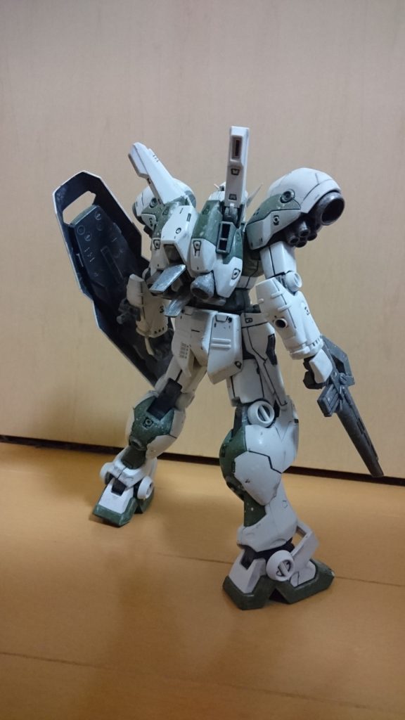 なんというかこのバックパックから肩にかけてと脹ら脛の絶妙な曲線エロくないですか？