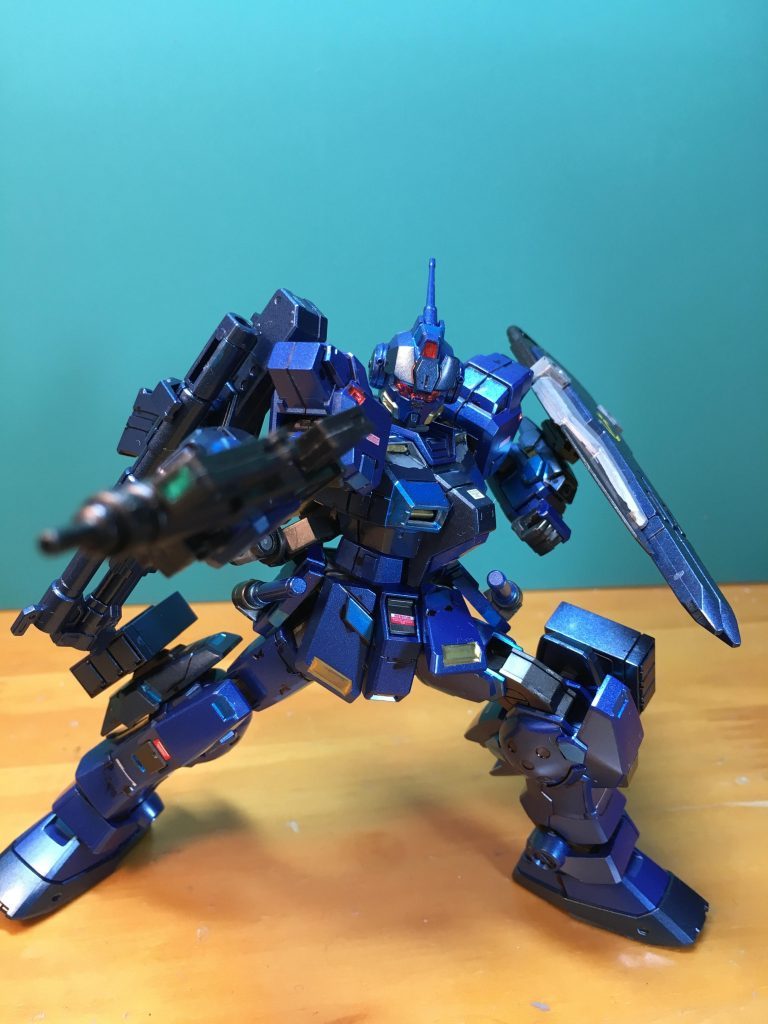 　基本的に合わせ目はすべて段落ち処理しました。削ったところだけメタリックを損ねてしまいますが、合わせ目消しによるヤスリ跡が残らないだけマシかと思いました。