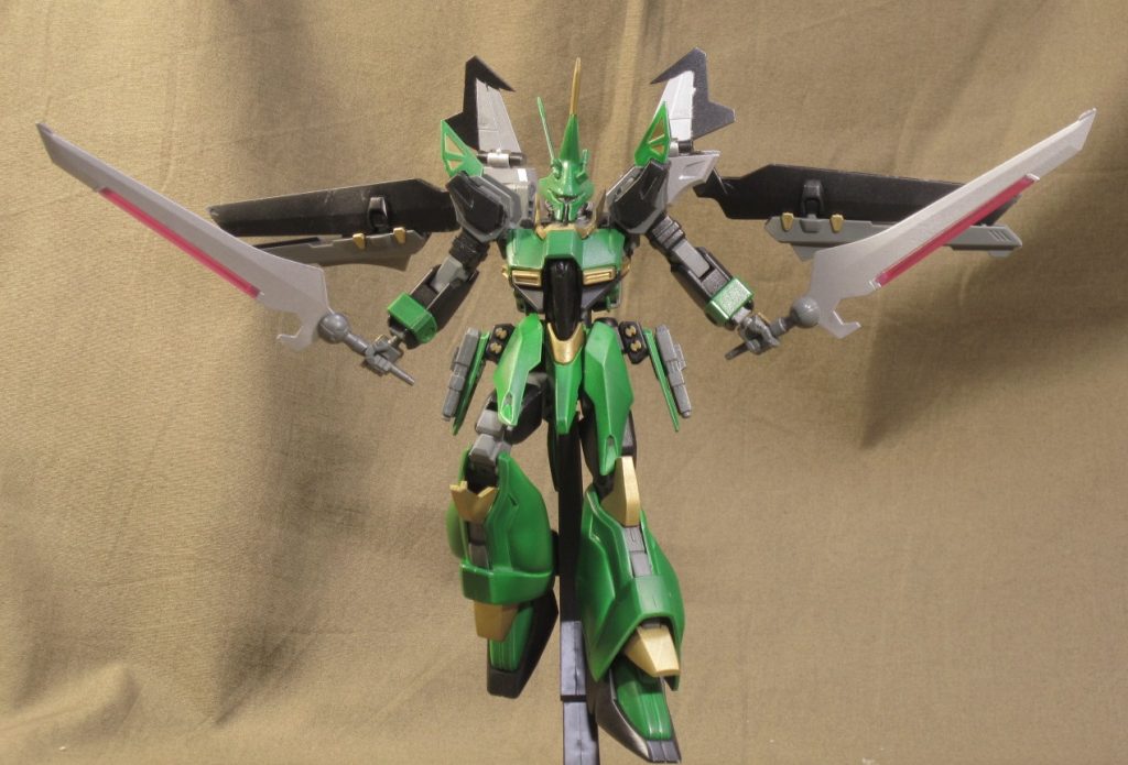 武装は基本的にストライクノワールに準ずる。実は顔だけΖプラス。量産機っぽいグリーンだけど改造元は赤バウ。