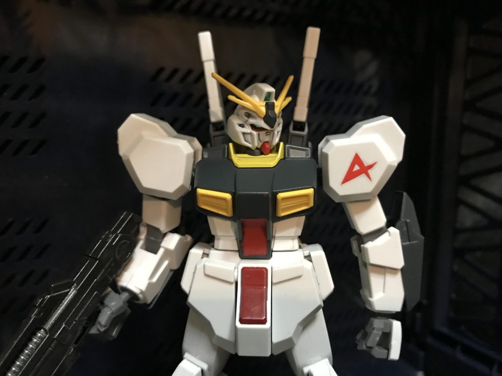 肩にアムロのパーソナルマークを水転写デカールで。