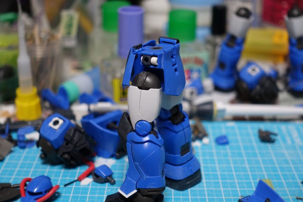 腰サイドアーマーはキットのままだとボールジョイントなんですが
余計な動きをしてしまうので通常のポリに変更