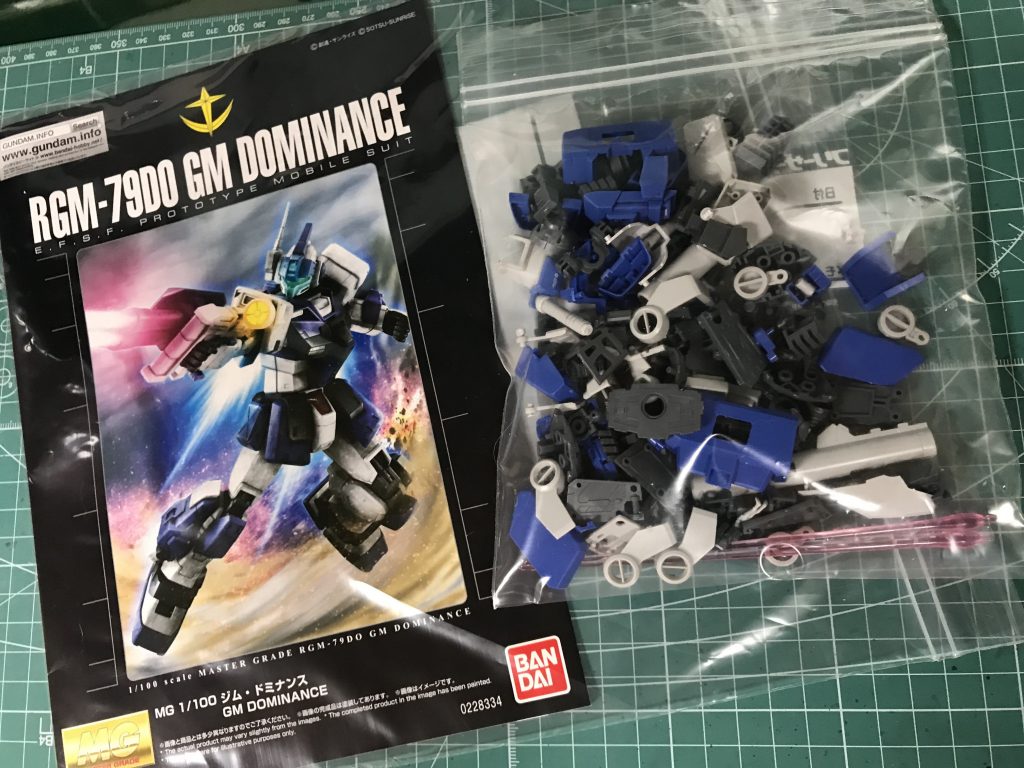 余剰パーツが満載です。いっぱい組み立てた後残りましたよ（´ 3｀)