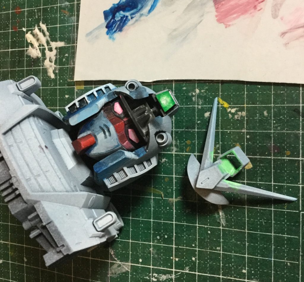 組み立てながら筆塗り中