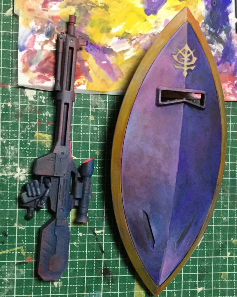 ビームマシンガンとシールド筆塗り中