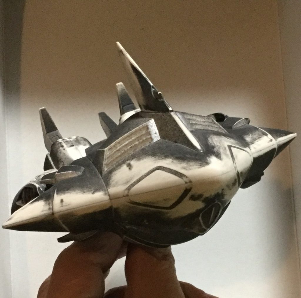 組み立て中  接着線はやすりがけ